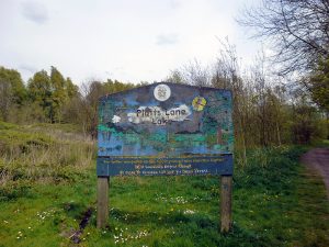 vPlatts Lane Fishing Lake - fishshinig pegPlatts Lane Fishing Lake - fishshinig pegPlatts Lane Fishing Lake - sign